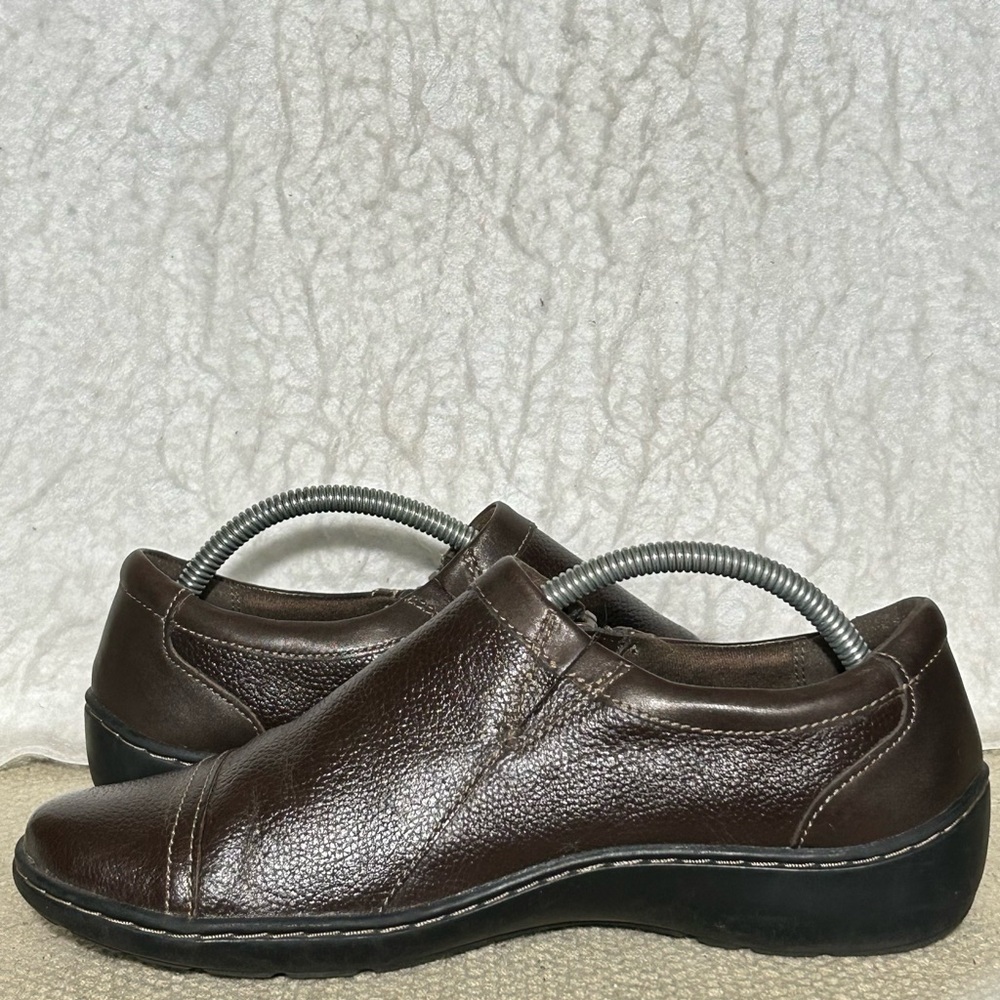 Clarks Womens Brown Leather Cora Giny Slip On Casual Float Loafer Shoes SZ 7.5M - Picture 7 of 12